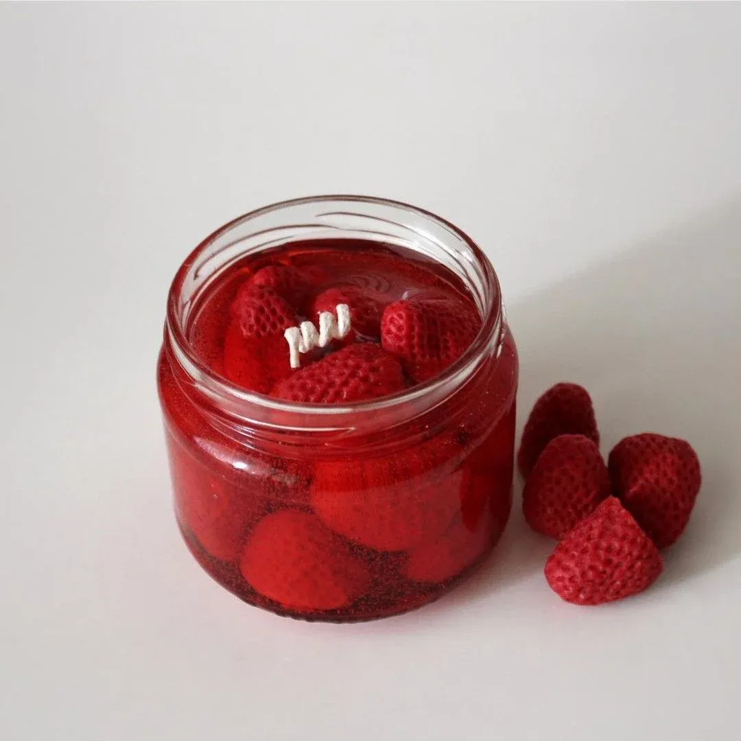 Vela de gel con fresas en frasco