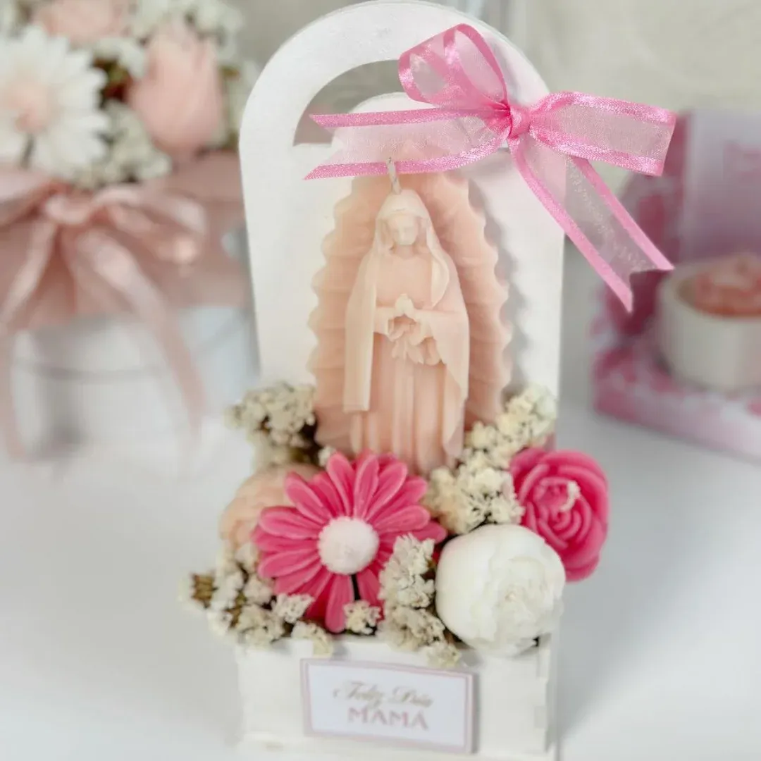 Vela Virgen de Guadalupe con flores