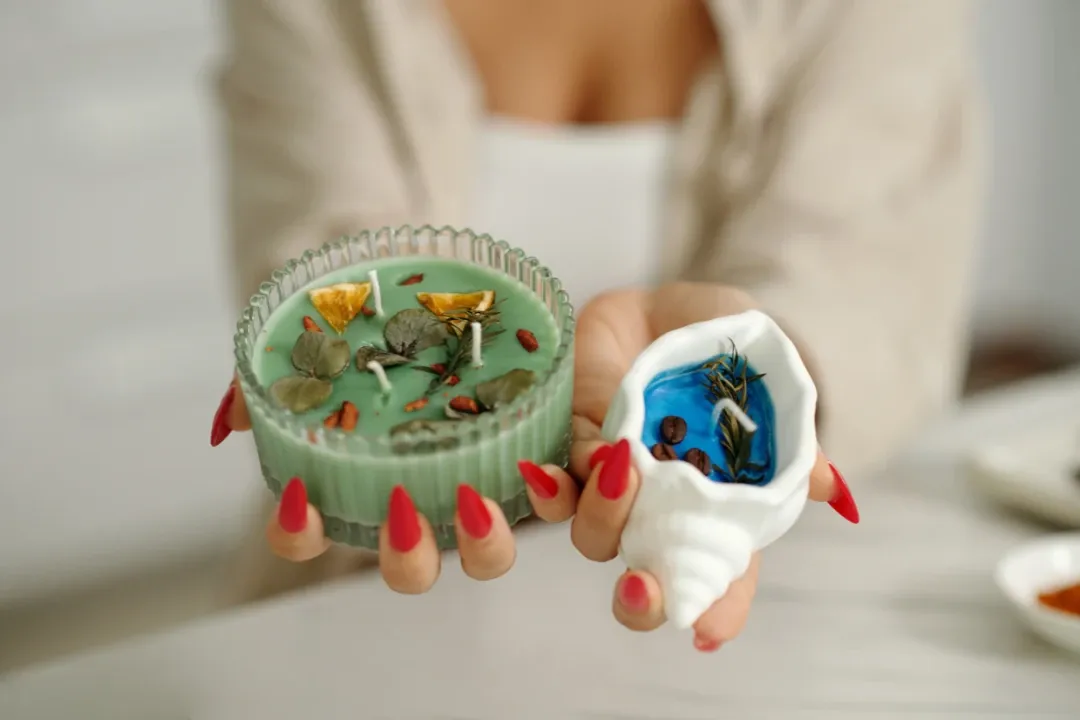 Velas decorativas botánicas hechas a mano