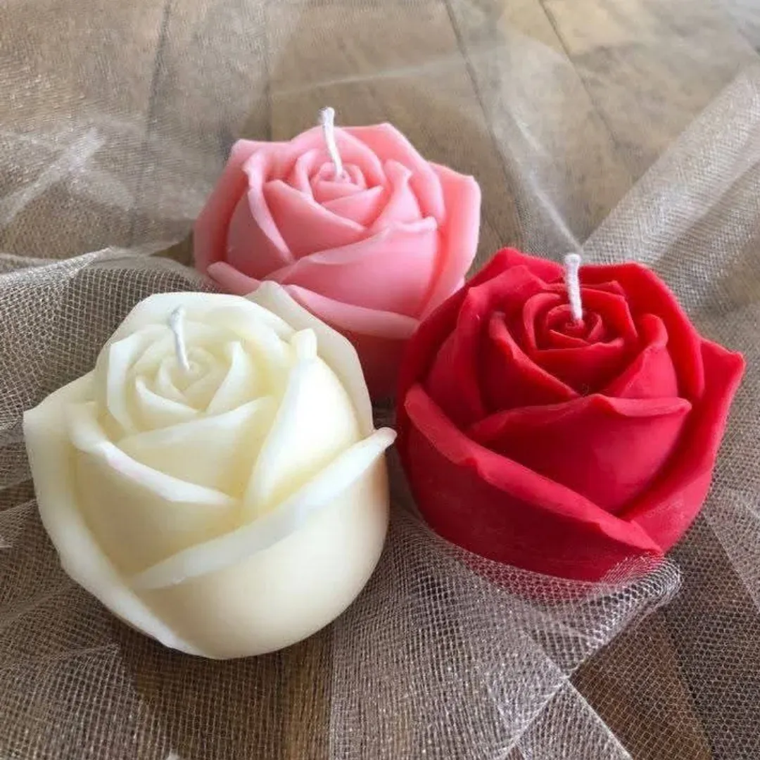 Velas en molde de rosas
